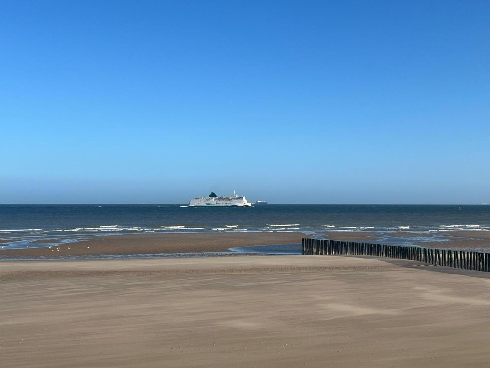 Au Pied Du Cap, Les Pieds Dans L'eau